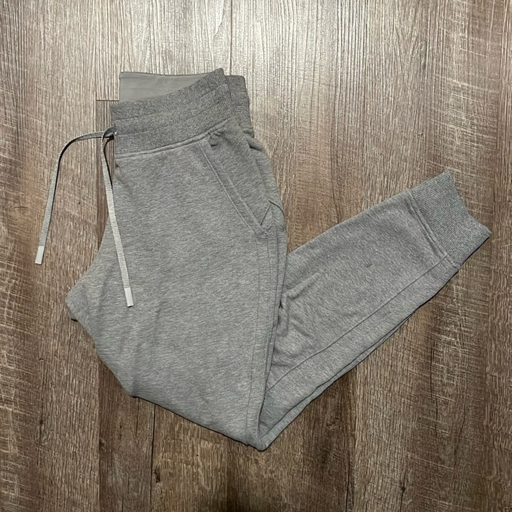 LULULEMON HIGH RISE JOGGER. Size 4
